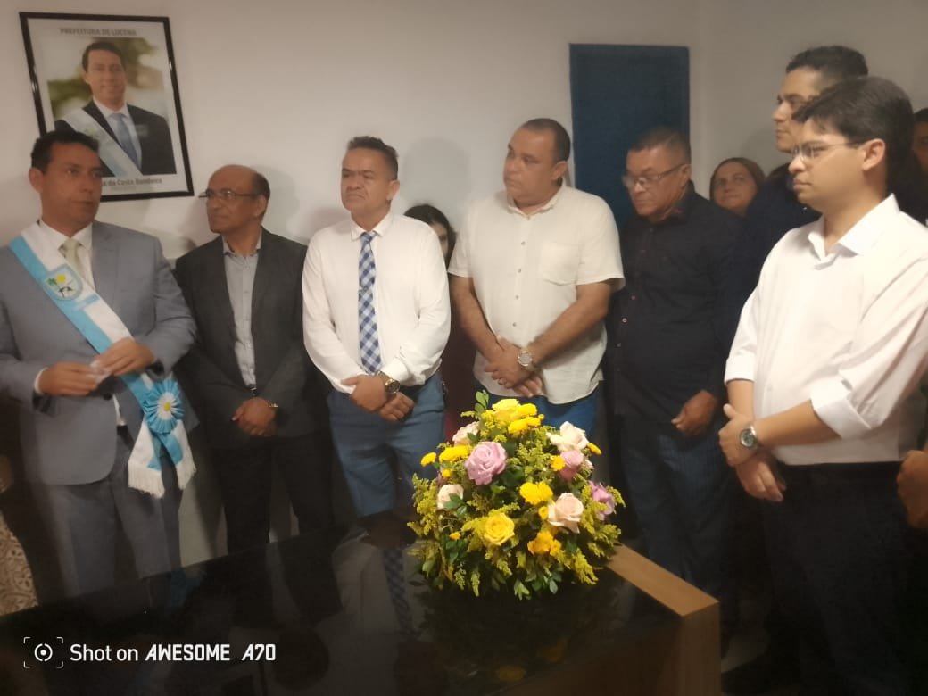 Após Ser Empossado, Léo Bandeira é Recebido Por Multidão Na Prefeitura Municipal De Lucena – Veja VÍdeo